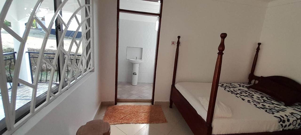 Maasai Villa Backpackers Home Fort Portal ภายนอก รูปภาพ